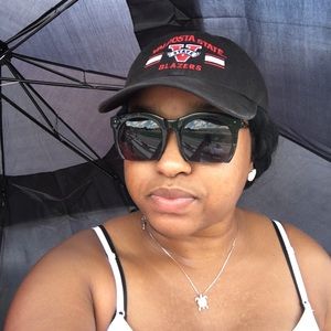 Meet your Posher, Mia